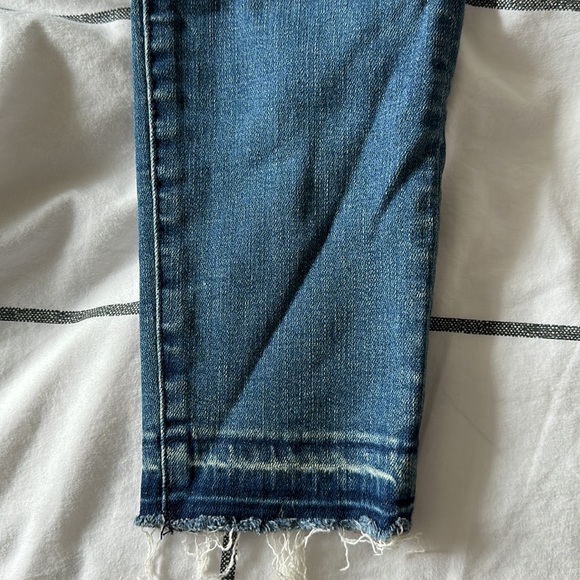 Like new Abercrombie and Fitch ankle jeans - Picture 4 of 6